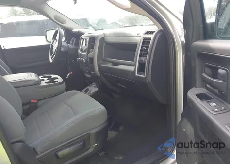 2017 Ram 1500 Express 4X4 5'7 Box z USA, uszkodzony, nr VIN 3C6RR7KT0HG793912